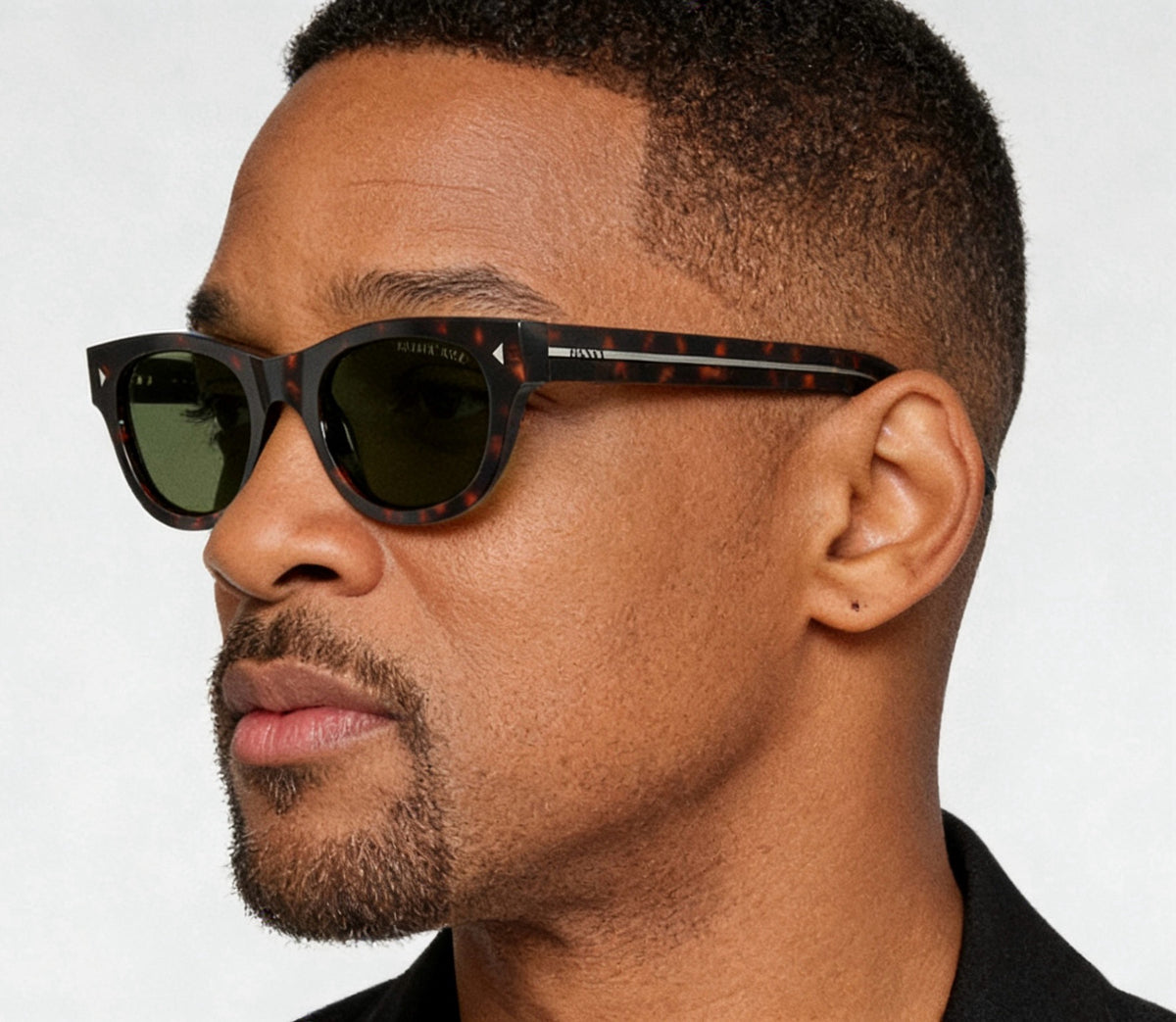 Mehrfarbige Sonnenbrille