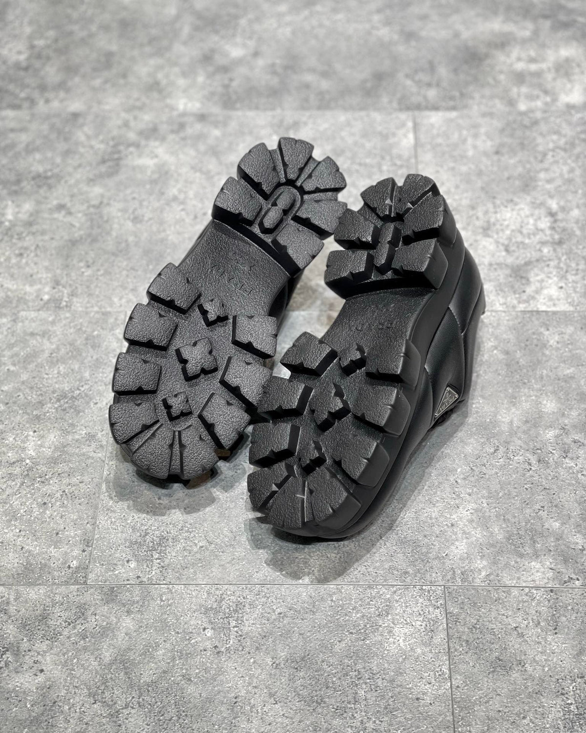 Schwarze Schuhe