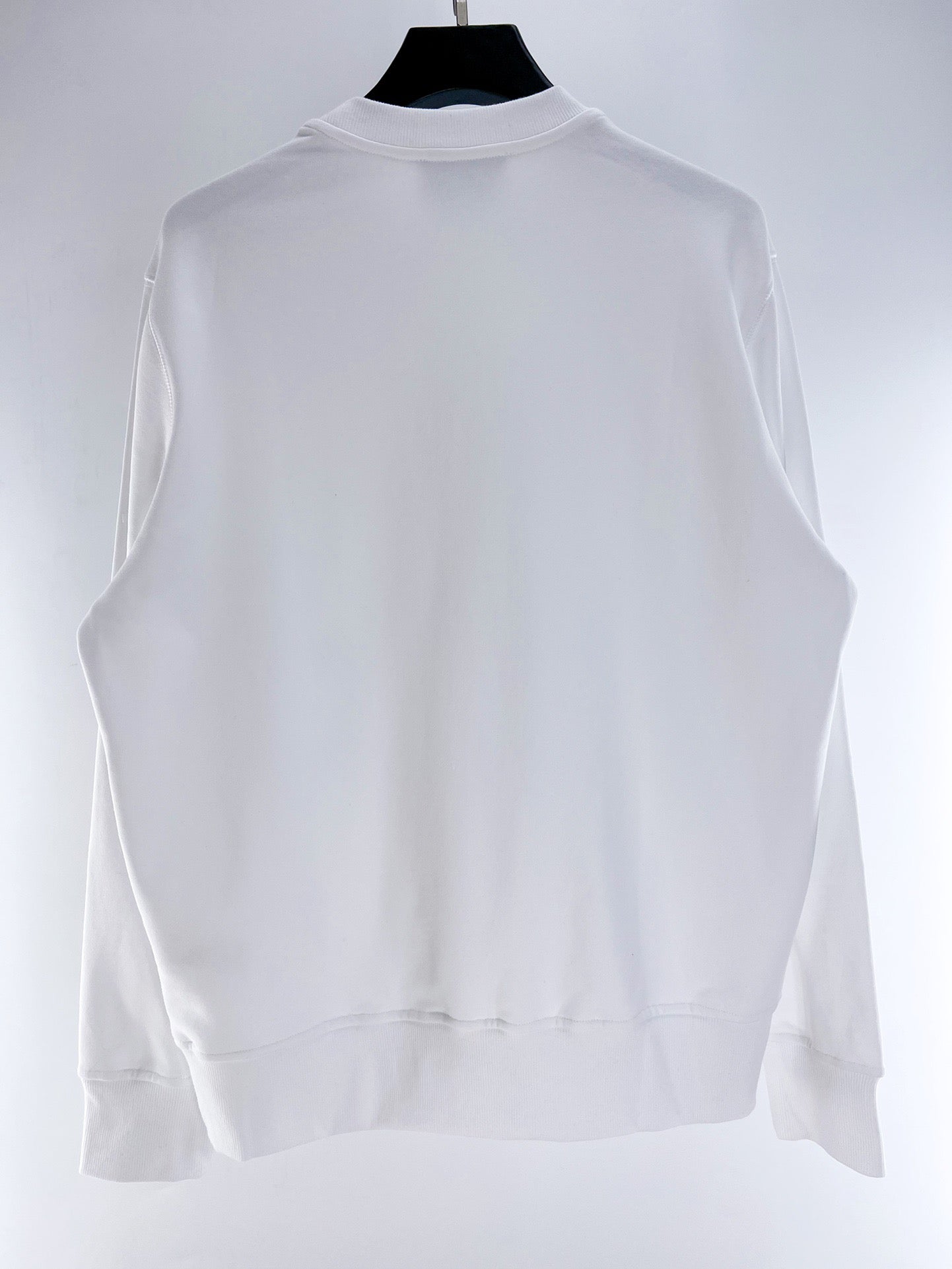 Sudadera en blanco y negro