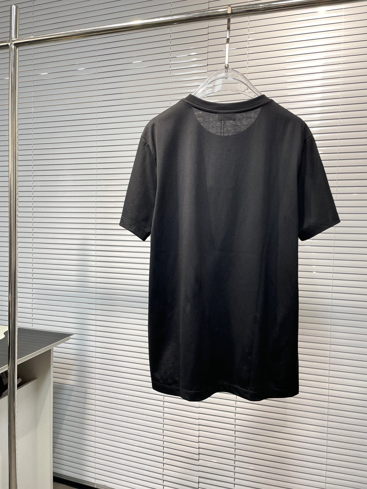 Black T-shirt - FashionHype.xyz