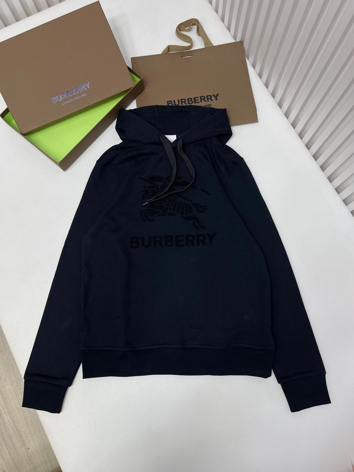 Schwarzer Hoodie