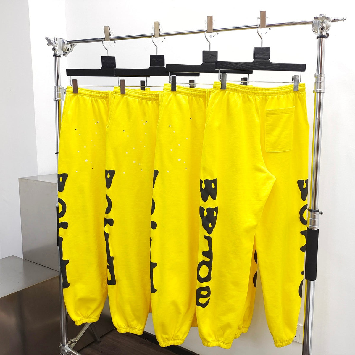 Pantalón amarillo