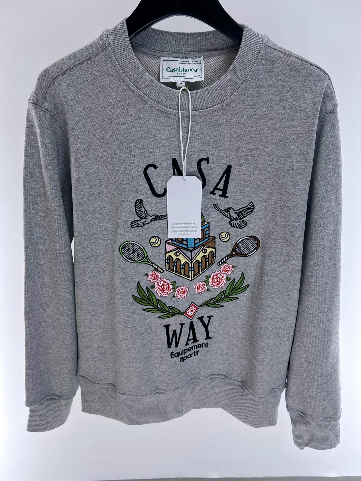 Sudadera blanca y gris