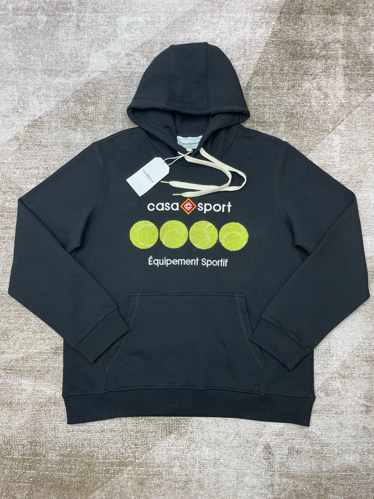 Sudadera con capucha en blanco y negro