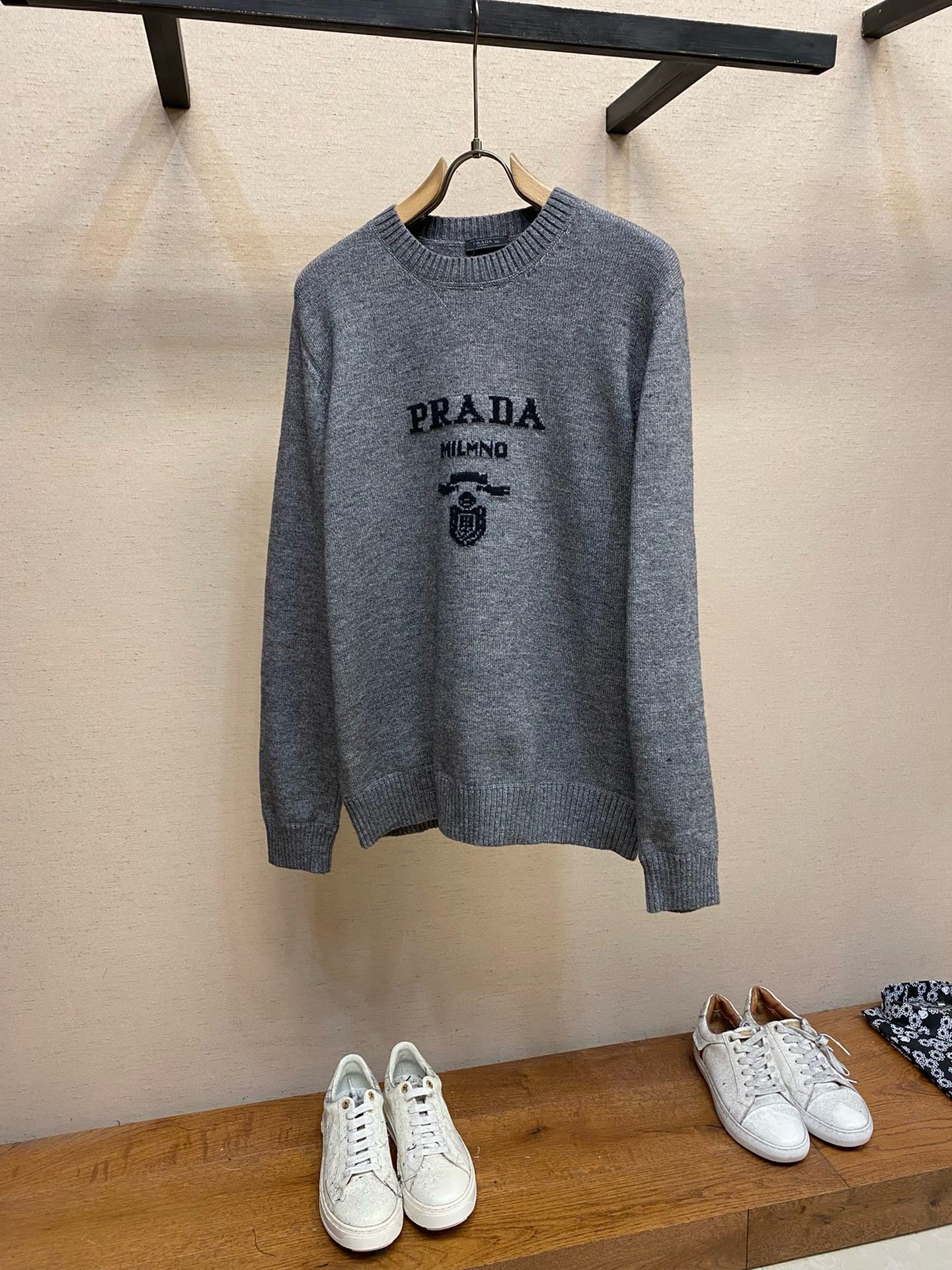 Schwarzes Sweatshirt - Größe M