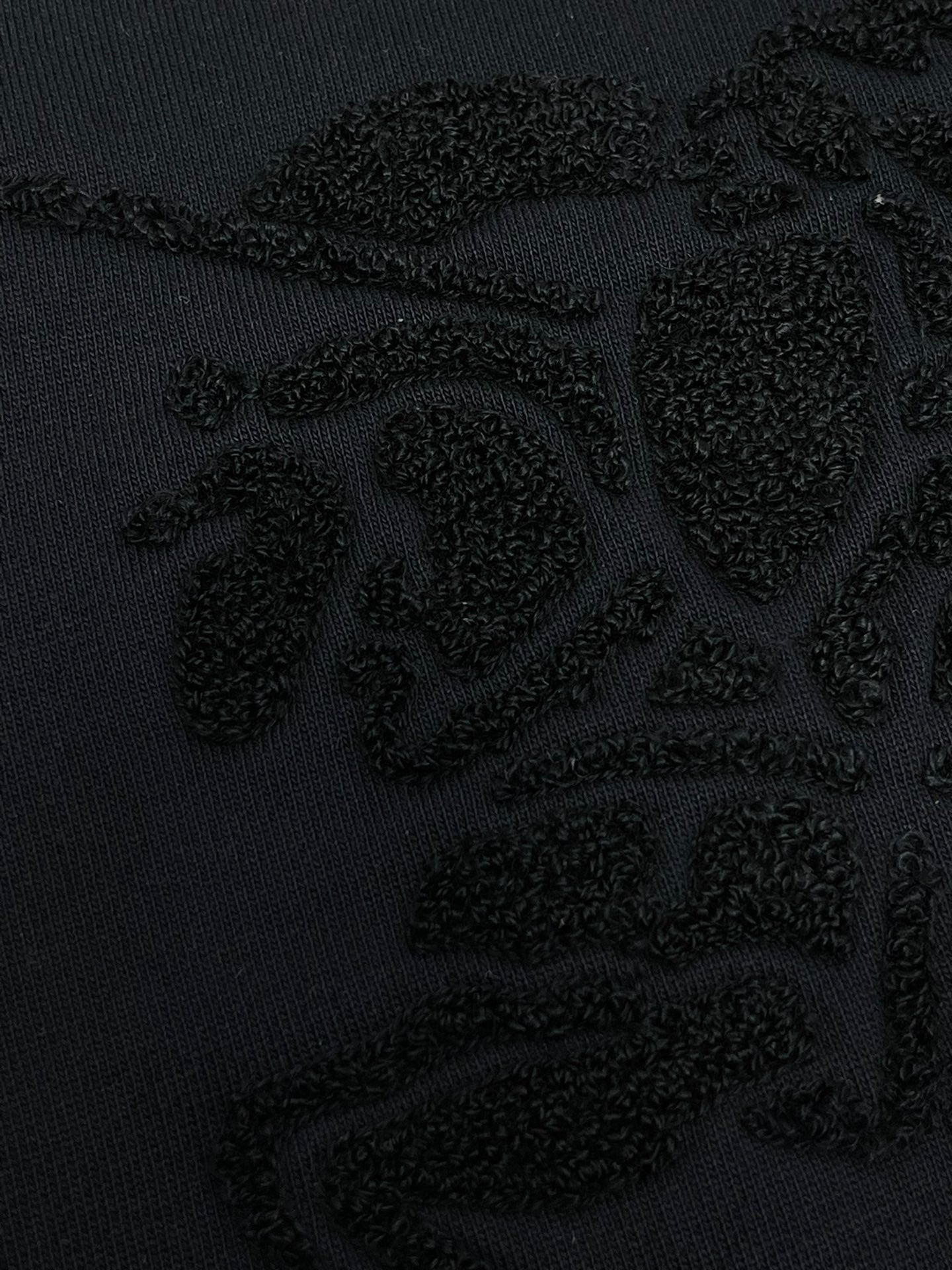 Schwarz-weißes Sweatshirt