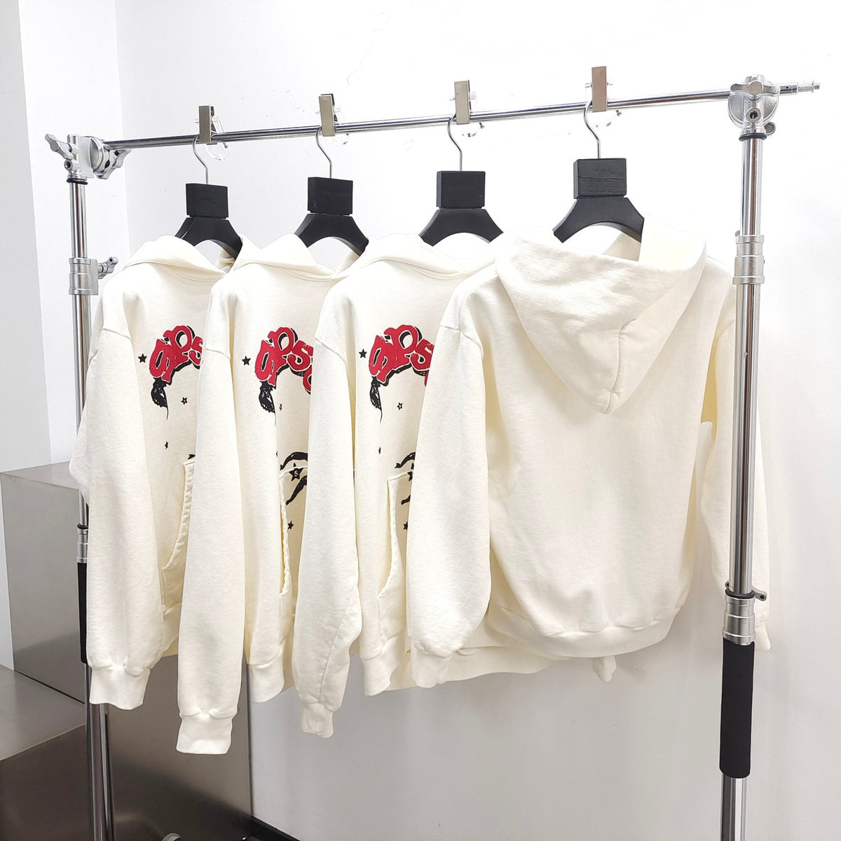 Sudadera con capucha blanca