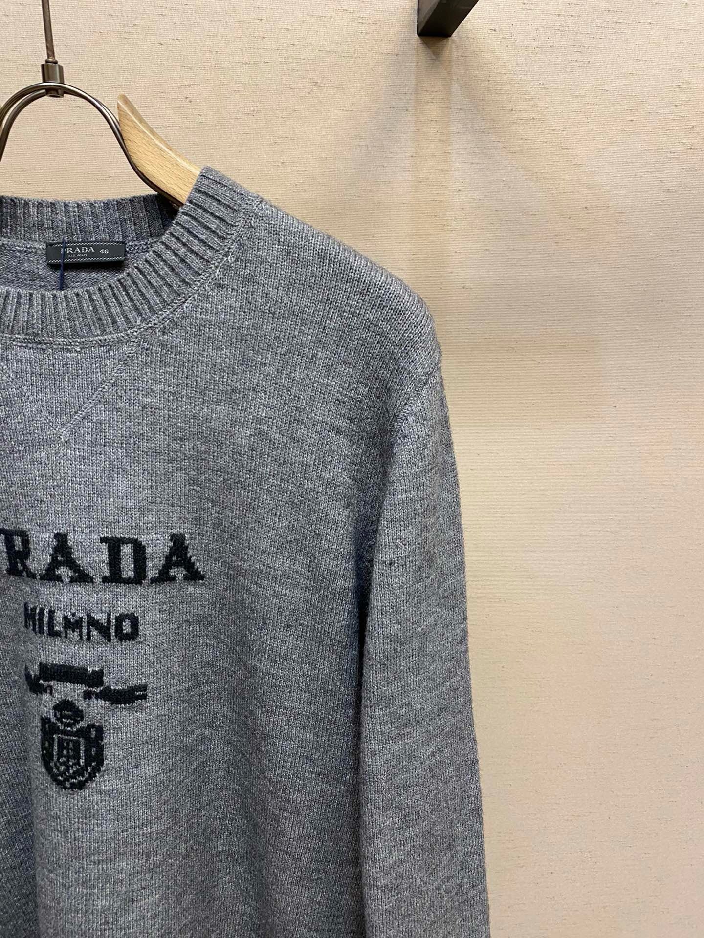 Schwarzes Sweatshirt - Größe M