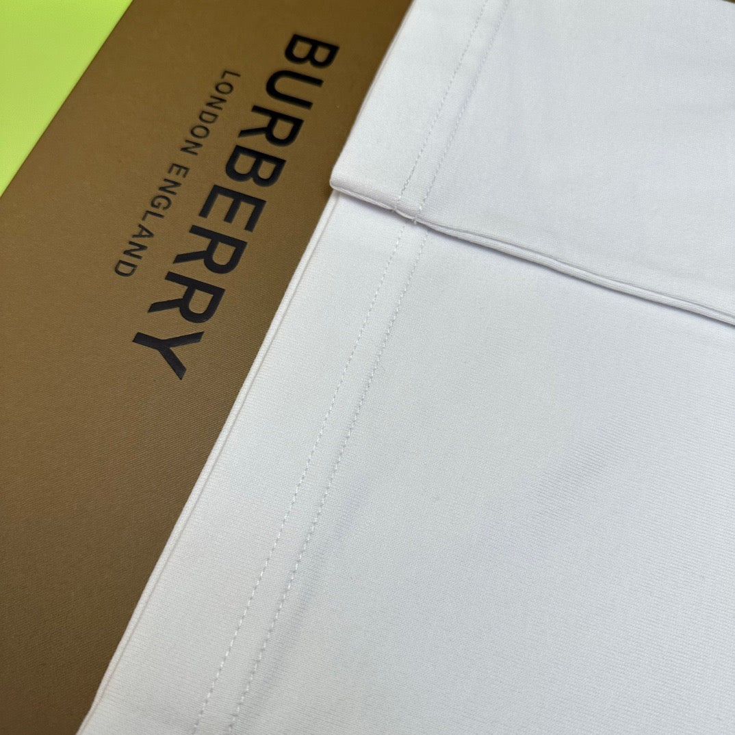 Camiseta blanca y negra