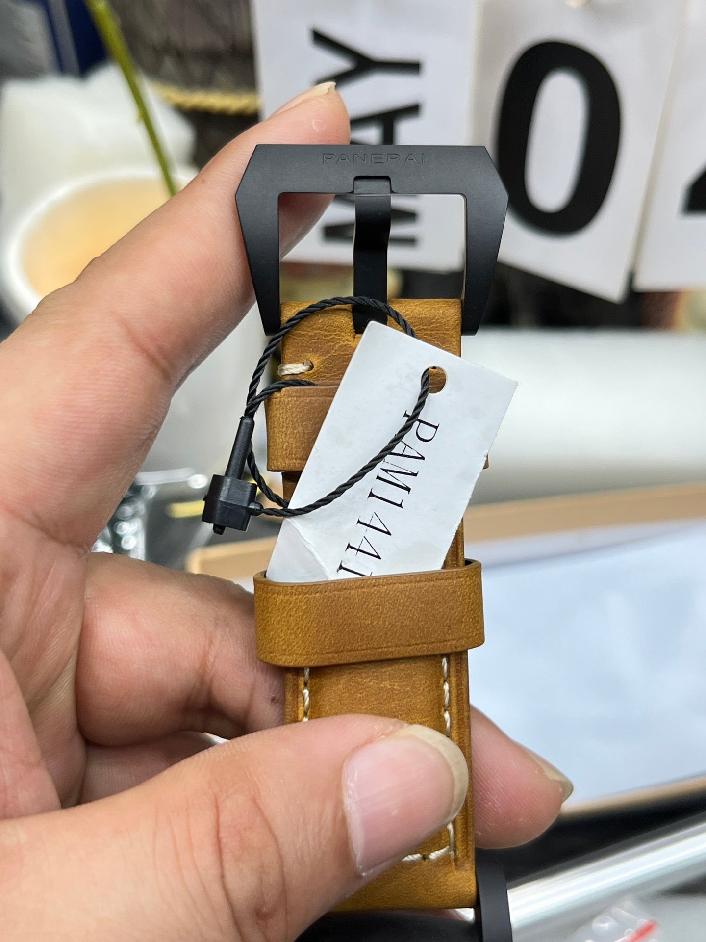 Reloj marrón y negro