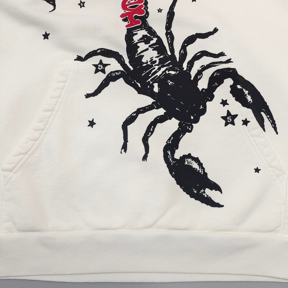 Sudadera con capucha blanca