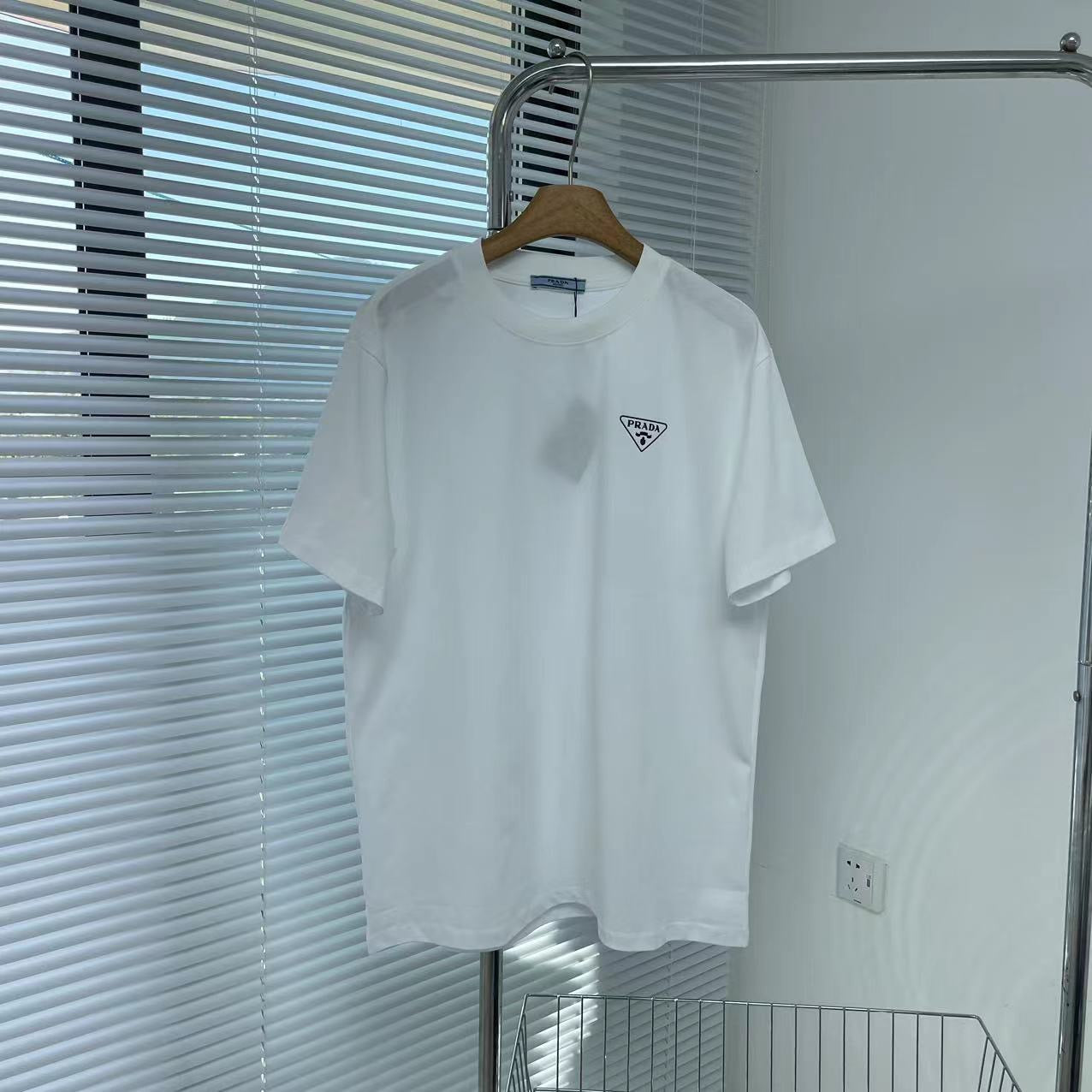 Black and White T-shirt - FashionHype.xyz