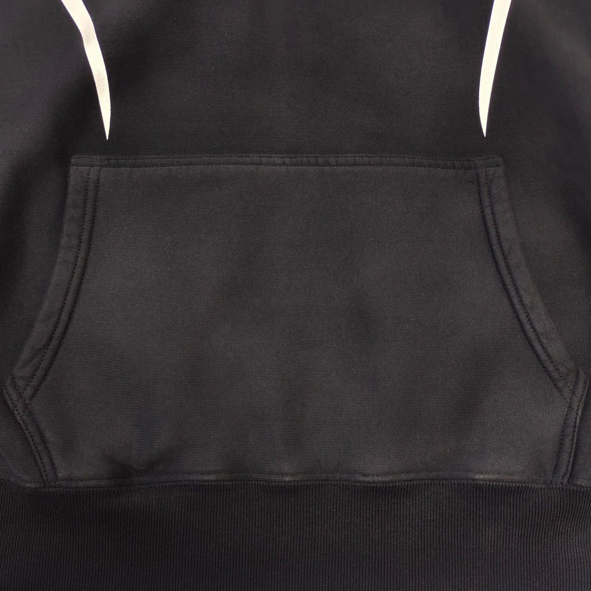 Schwarzer Hoodie