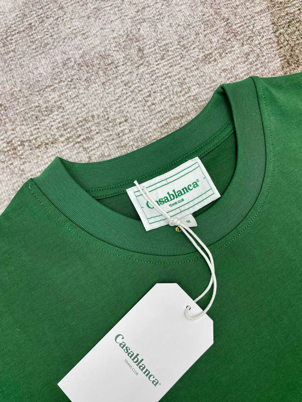 Grünes und schwarzes T-Shirt