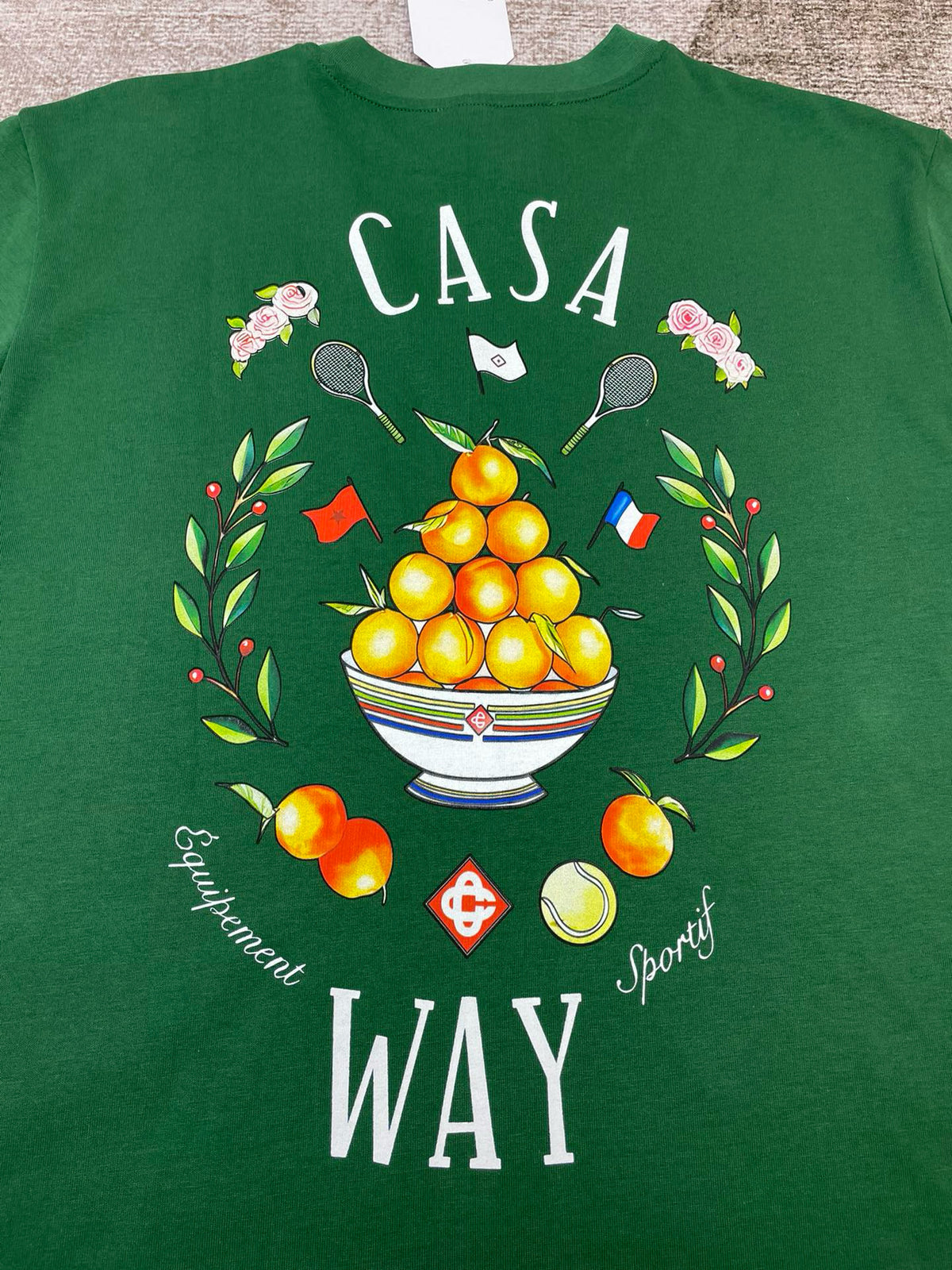 Grünes und schwarzes T-Shirt