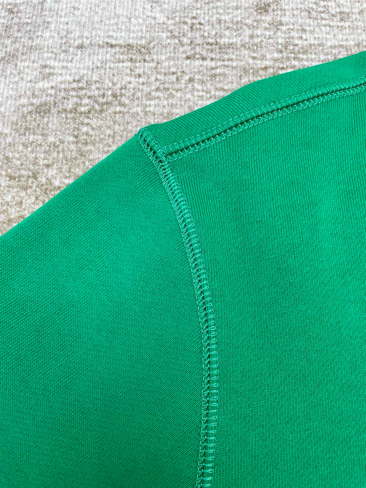 Sudadera verde y negra