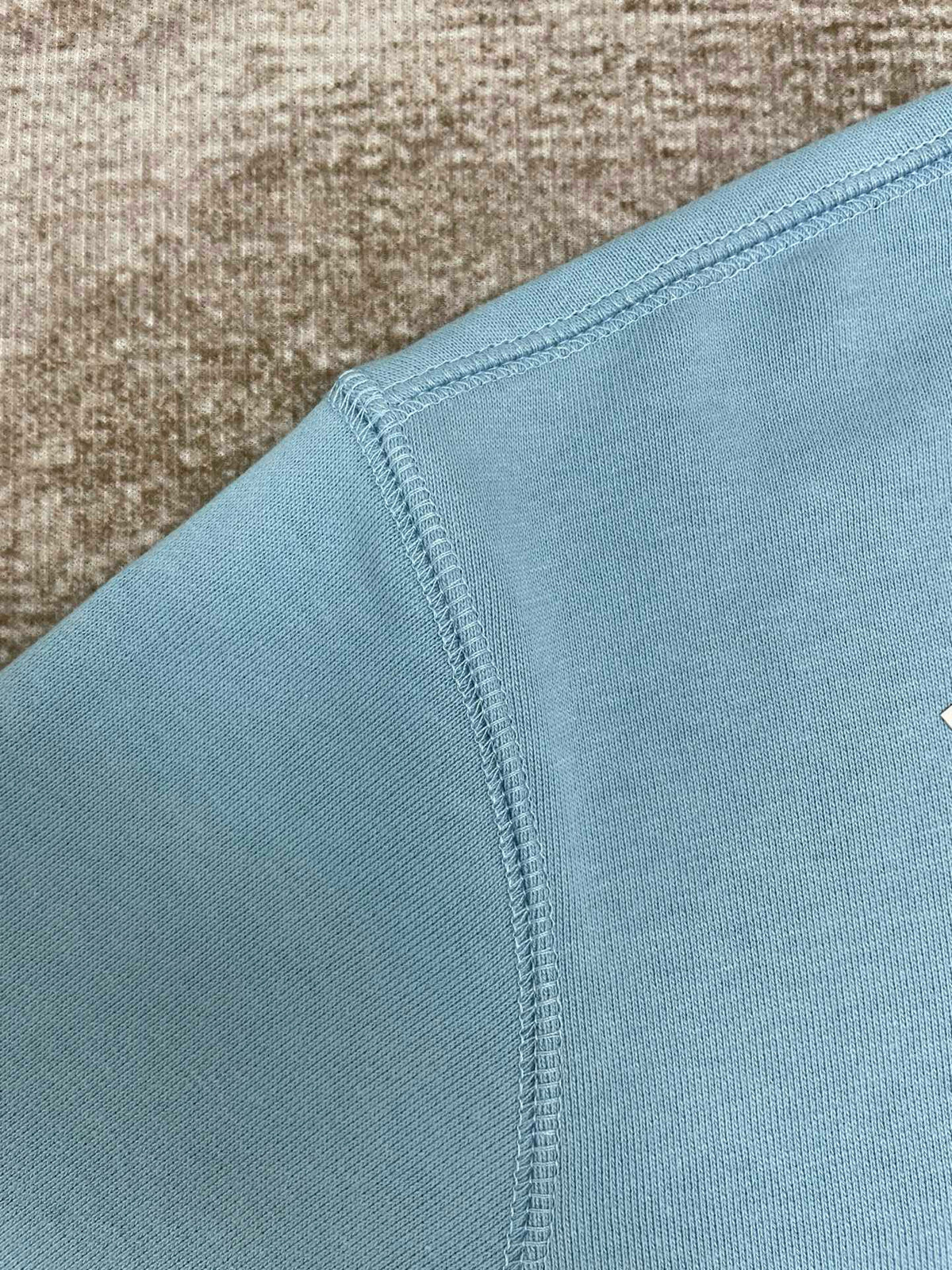 Sweatshirt in Himmelblau und Hellrosa
