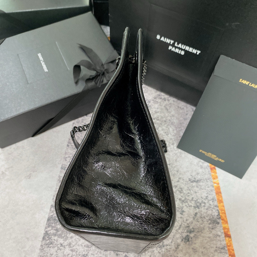 حقيبة سوداء
