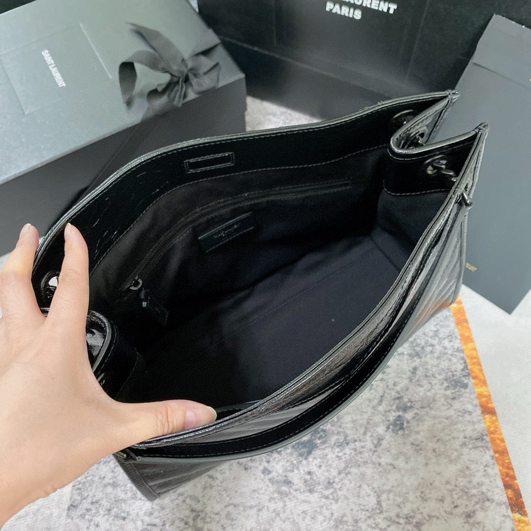 حقيبة سوداء