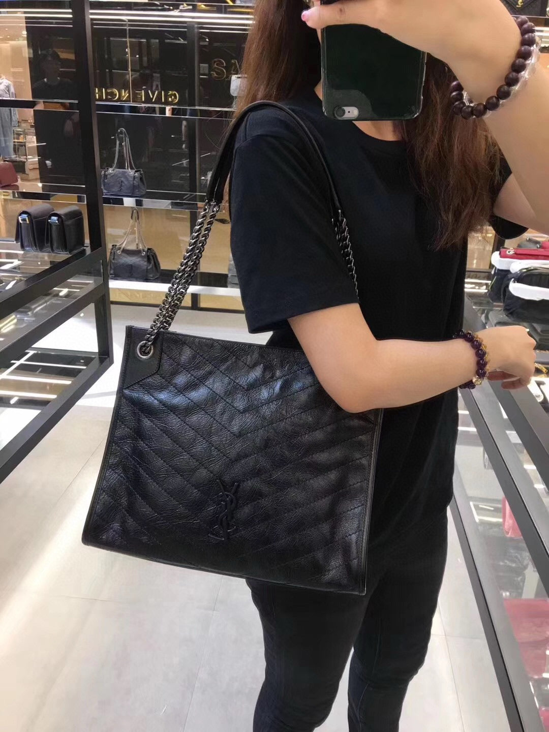 حقيبة سوداء