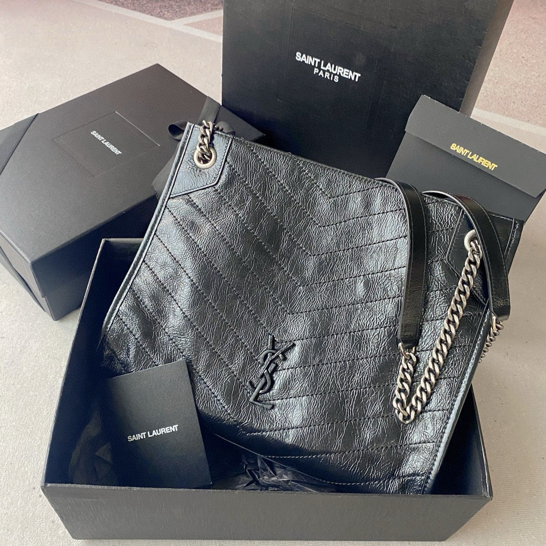 حقيبة سوداء