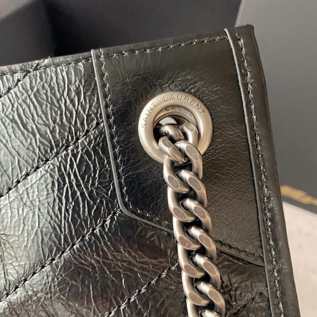 حقيبة سوداء