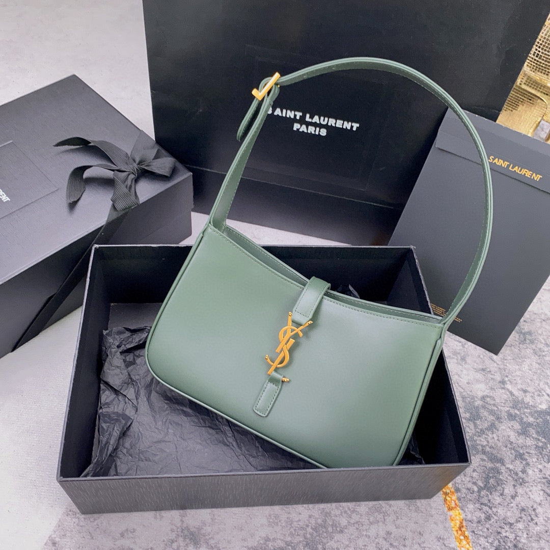 Schwarz-weiß-grüne Tasche
