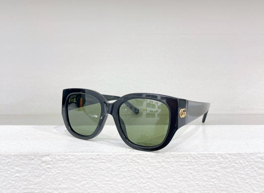 Black and White Sunglass - FashionHype.xyz