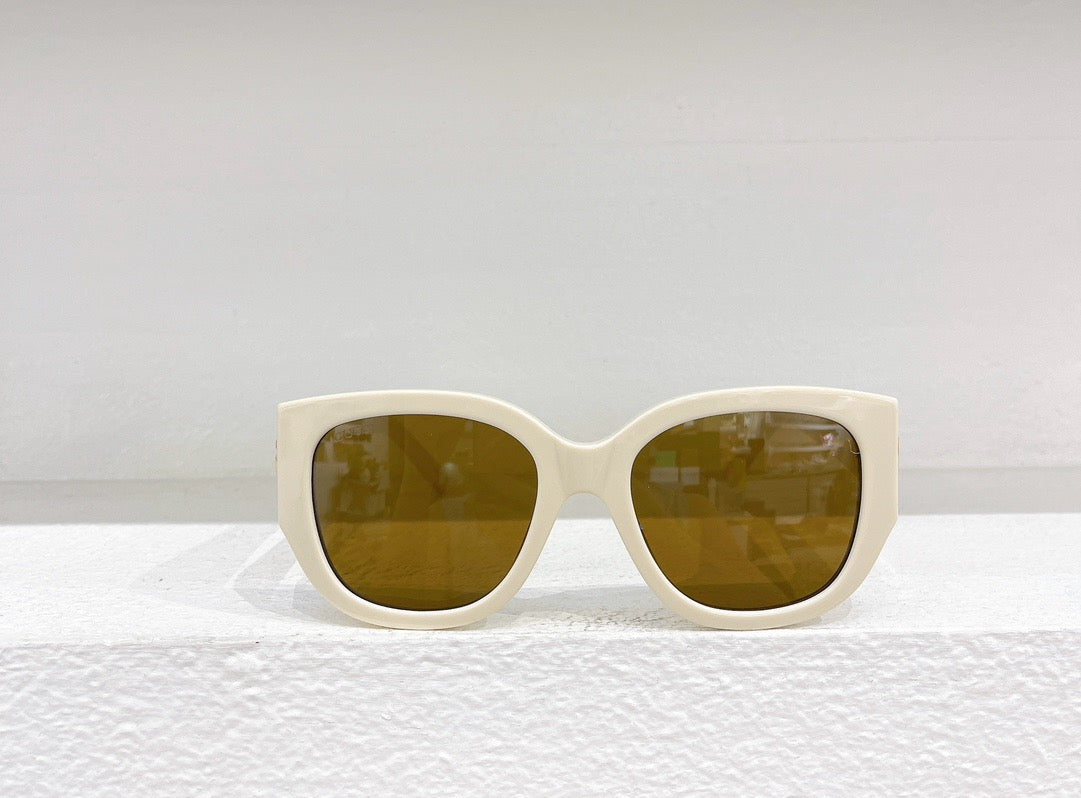 Black and White Sunglass - FashionHype.xyz