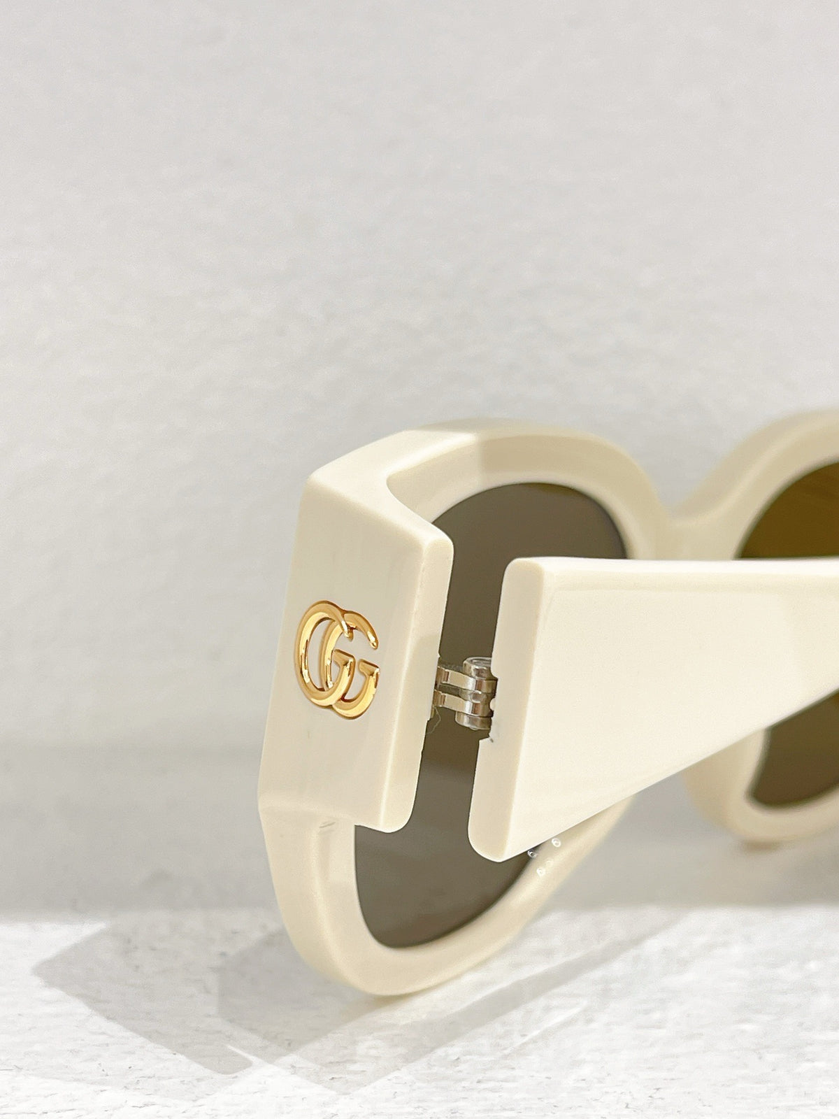 Black and White Sunglass - FashionHype.xyz