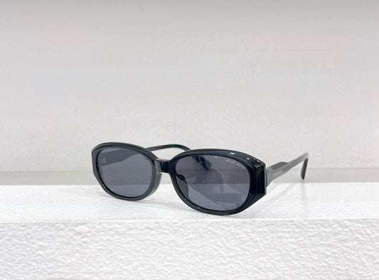 Gafas de sol negras, blancas y marrones