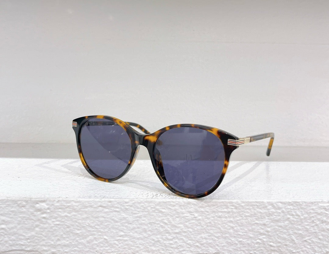 Red and Black Sunglass - FashionHype.xyz