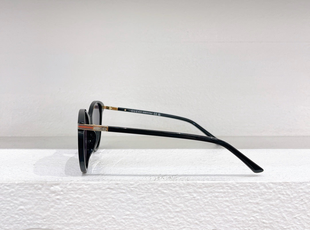 Red and Black Sunglass - FashionHype.xyz