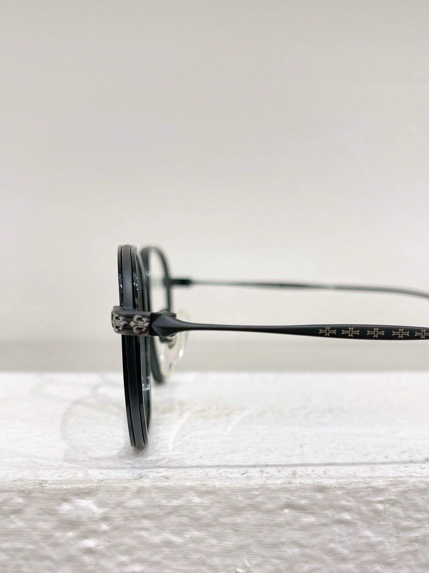 Black Sunglass - FashionHype.xyz
