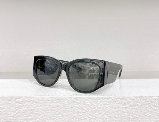 Gafas de sol negras, marrones y blancas