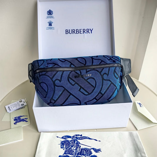 Blaue und schwarze Tasche