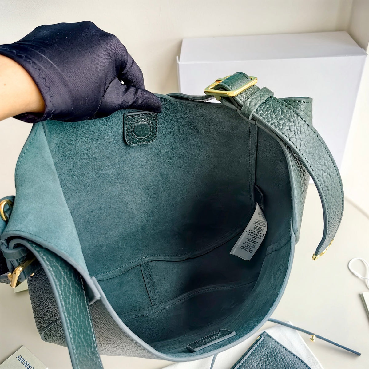 حقيبة خضراء وكاكي وسوداء