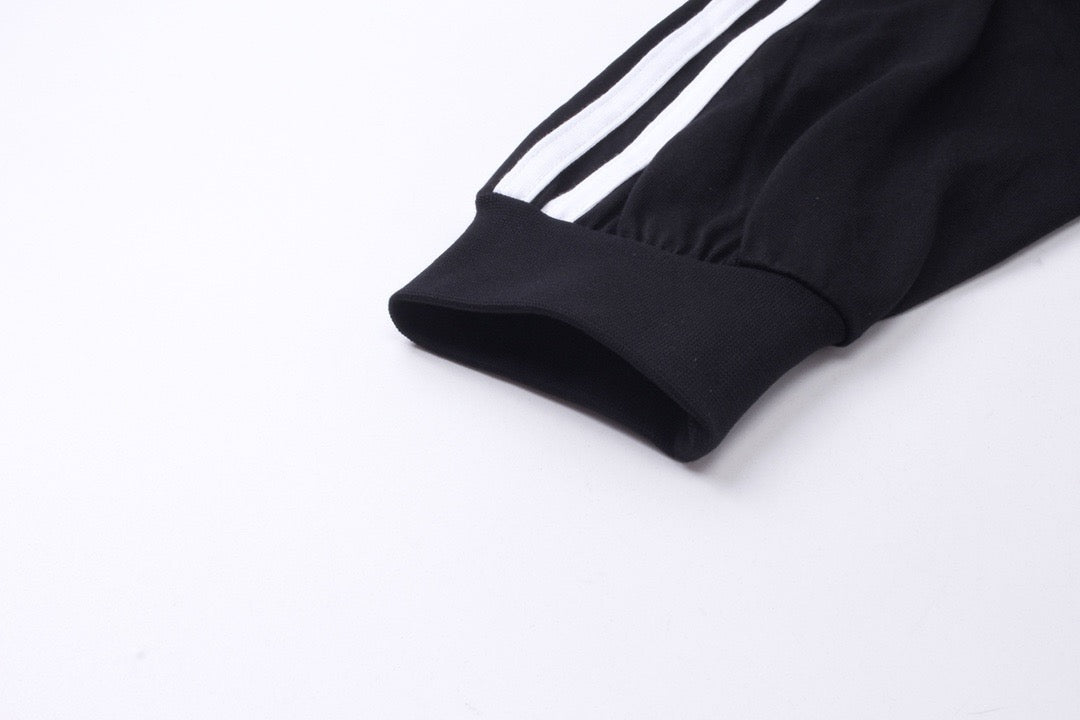 Sudadera en blanco y negro