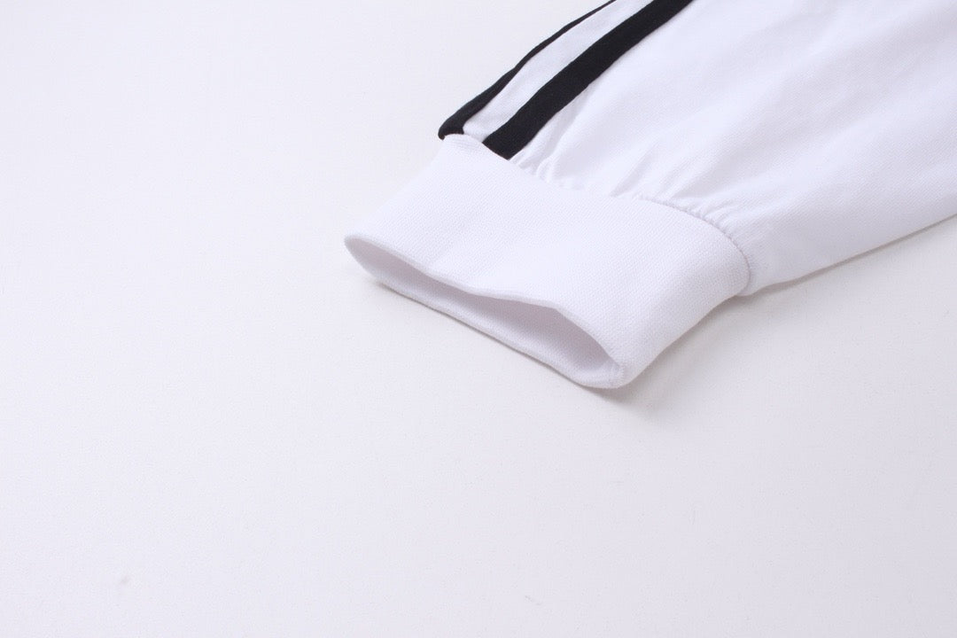 Sudadera en blanco y negro