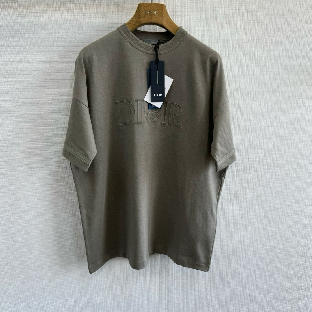 Black T-shirt - Size L
