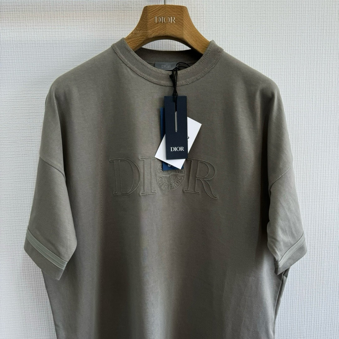 Black T-shirt - Size L