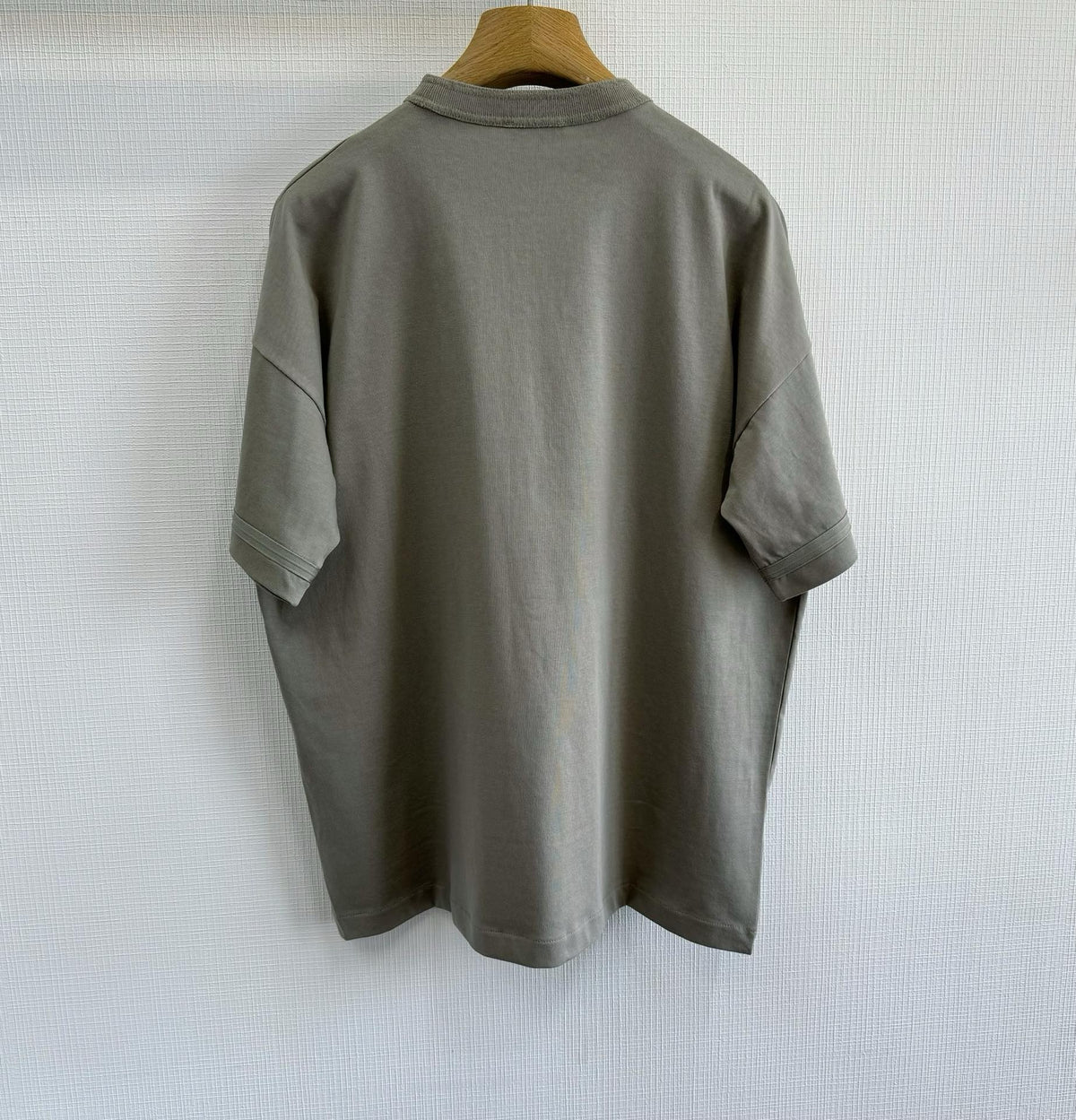 Black T-shirt - Size L