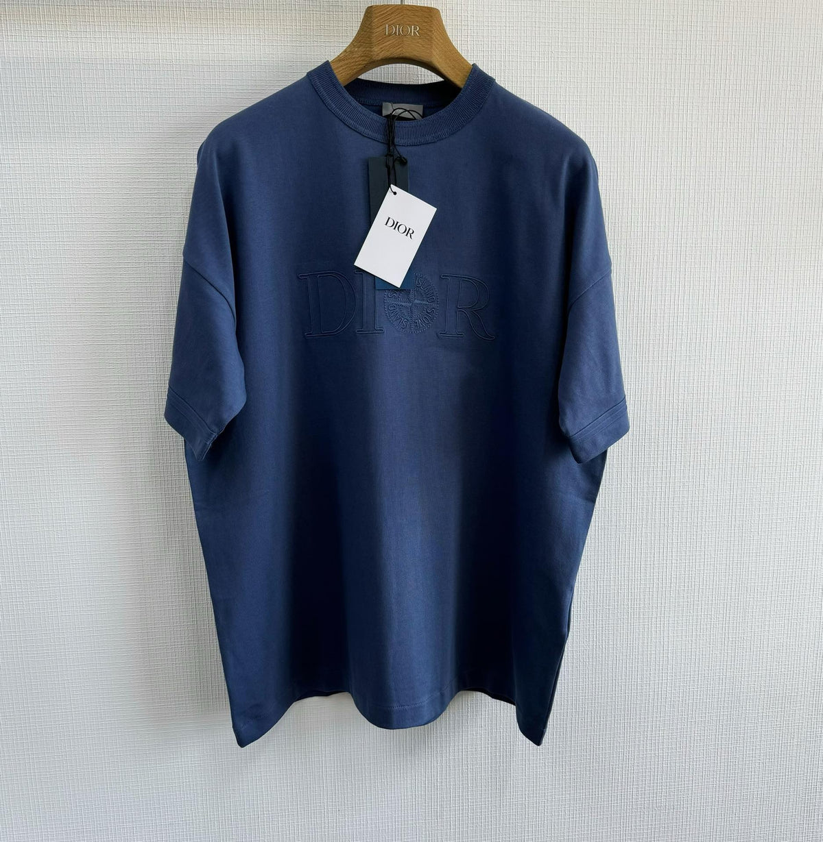 Black T-shirt - Size L