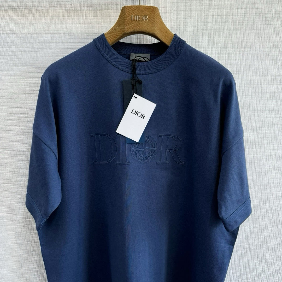 Black T-shirt - Size L