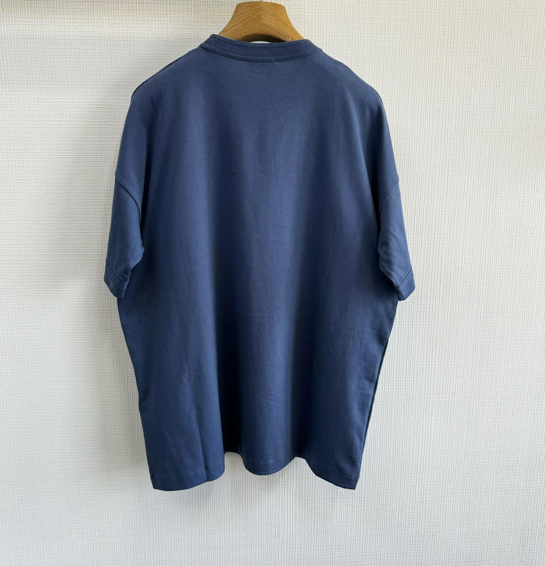 Black T-shirt - Size L