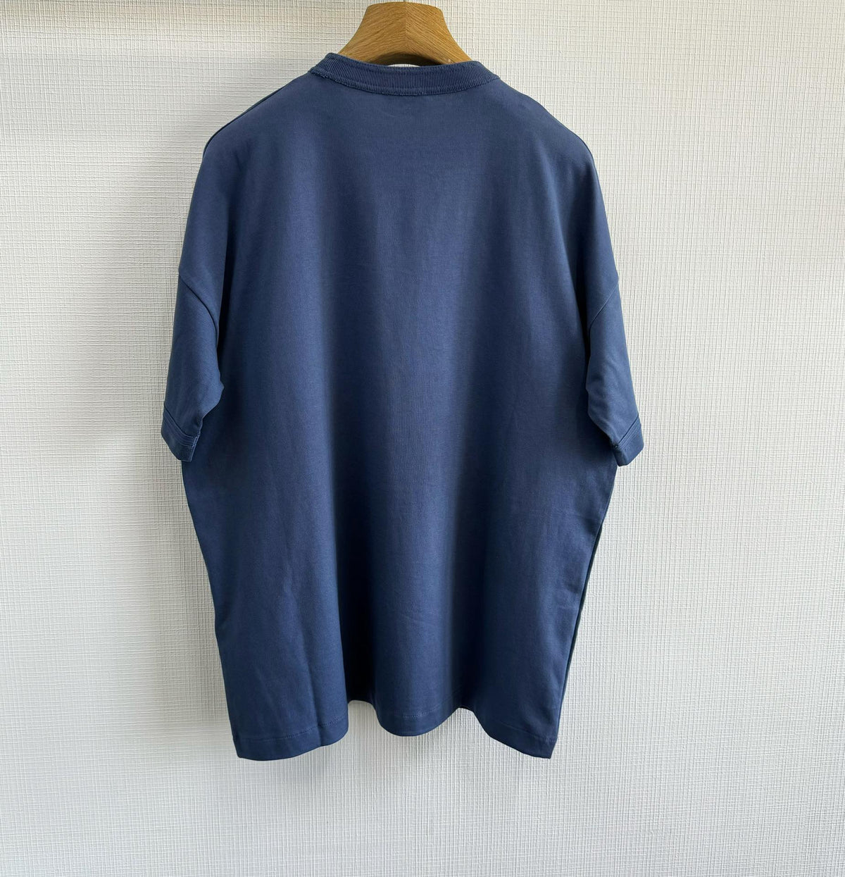 Black T-shirt - Size L