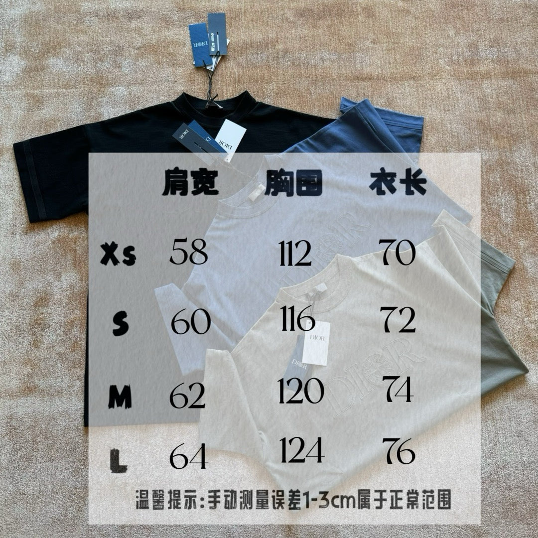 Black T-shirt - Size L