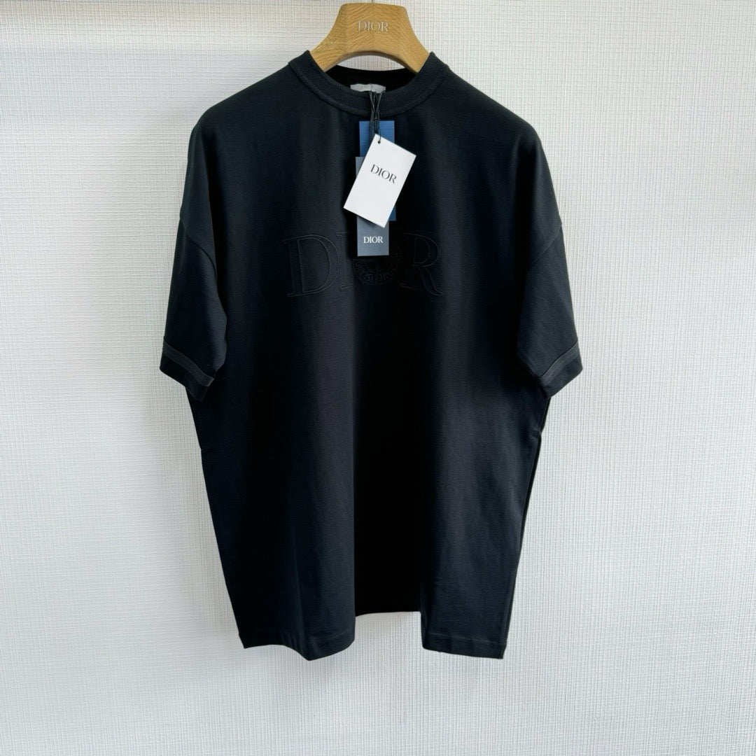 Black T-shirt - Size L