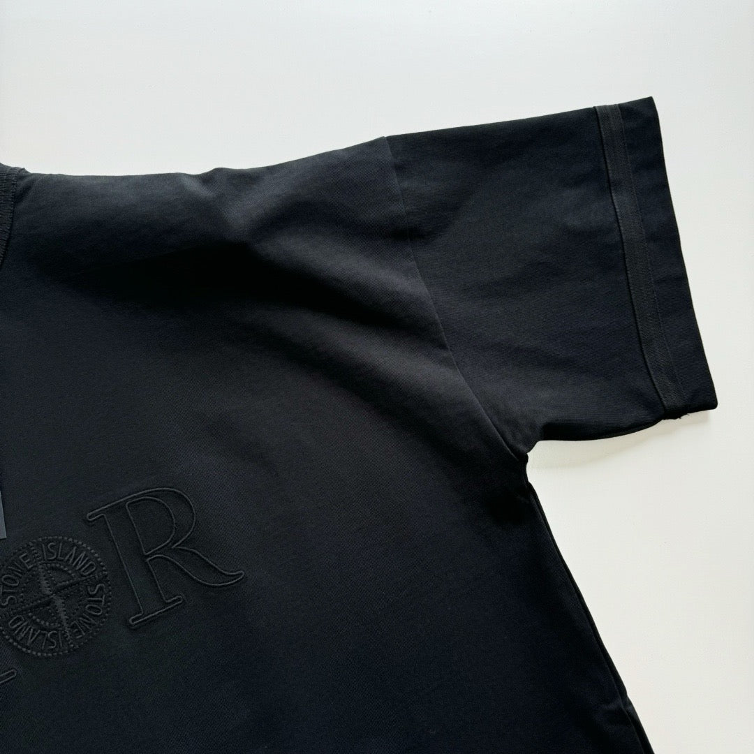 Black T-shirt - Size L
