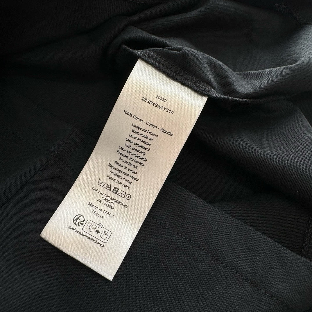 Black T-shirt - Size L